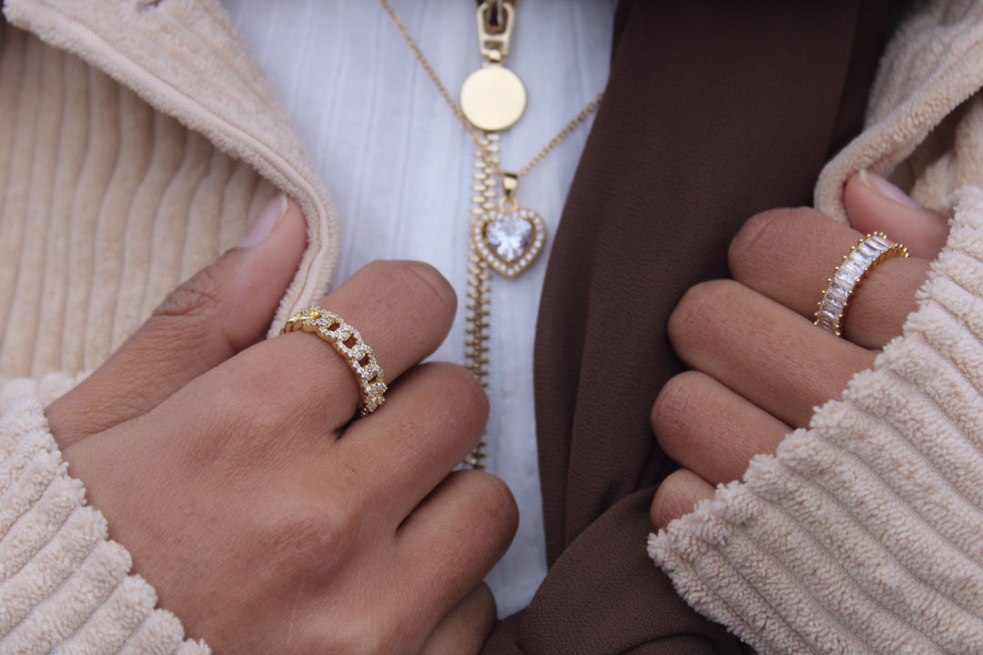 Amour Necklace